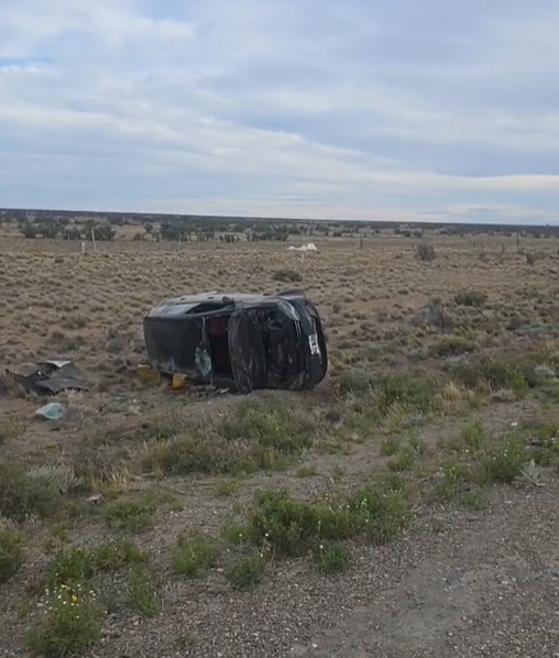 Intentó evadir un control policial en contramano y volcó: dos personas hospitalizadas