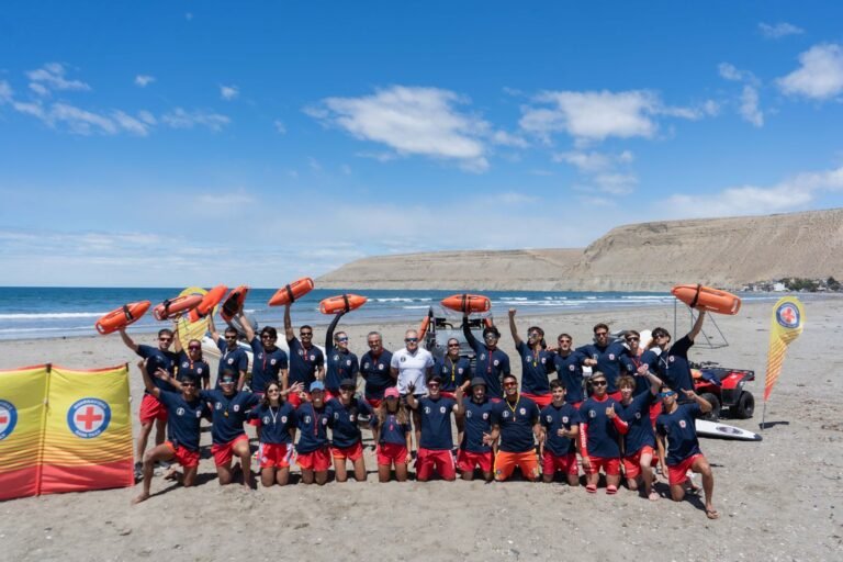 Con 29 guardavidas y nueve bases, comenzó la temporada en Rada Tilly