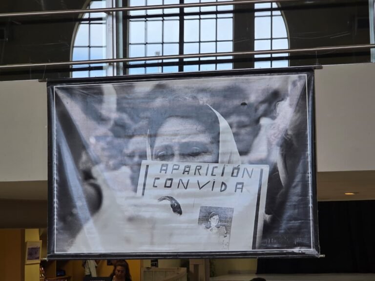 Memoria viva: quedó inaugurada la exposición fotográfica de Madres de Plaza de Mayo
