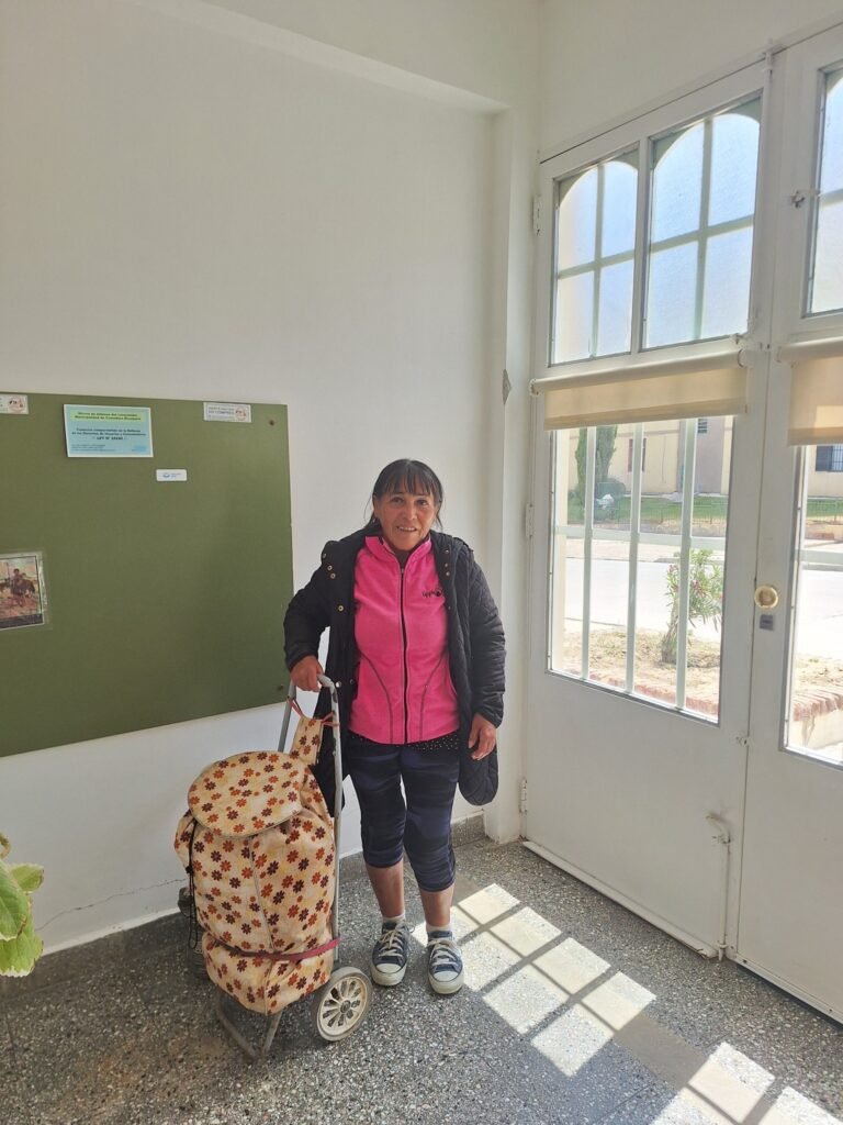 Carmen alimenta a 21 animales en situación de calle y apela a la solidaridad para seguir ayudándolos