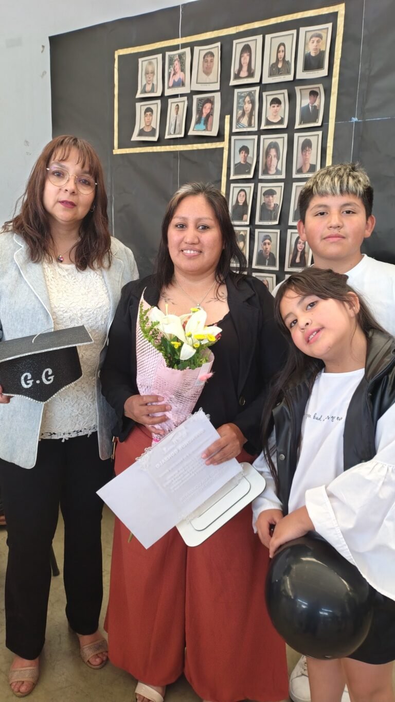 El diploma que simboliza memoria y amor: el colegio recordó a Gonzalo Güenchur en el egreso