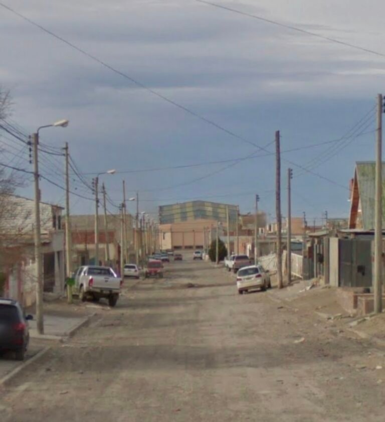 Pavimentación en barrio San Cayetano: solicitan no dejar los autos en la calzada