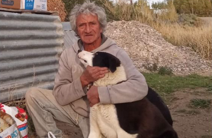 Gran colecta solidaria para Oscar, el jubilado que rescata y cuida a más de 30 perros