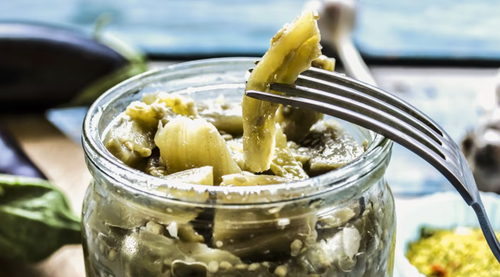 Una mujer murió y otra está internada por comer un escabeche contaminado