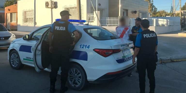 Caos en la Línea 4: Pelea a bordo termina con el colectivo dañado y tres detenidos