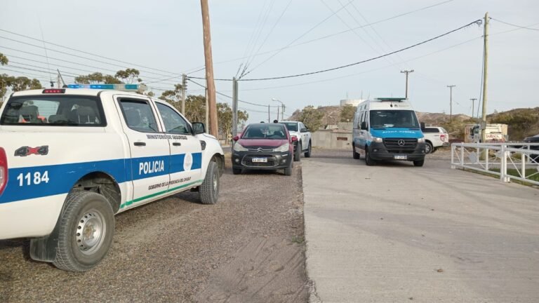 Rescatan a una mujer arrastrada por la corriente en Caleta Córdova