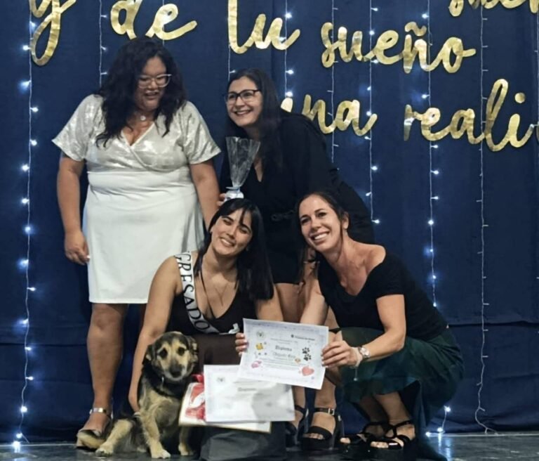Chiquito recibió el diploma de “Compañero Fiel” en el acto de graduación 