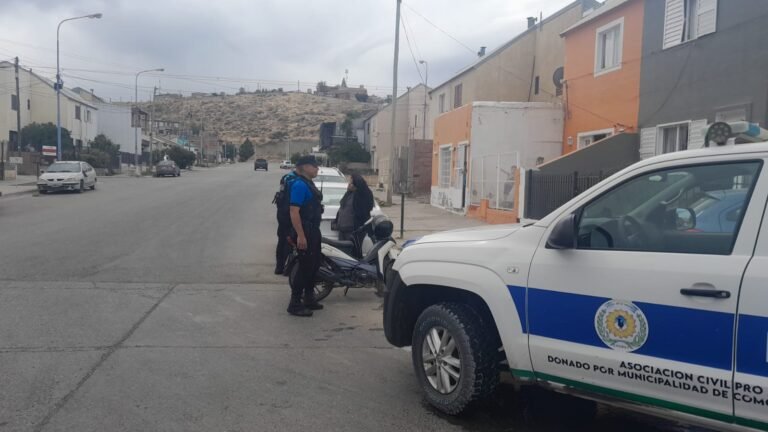 Una joven enfermera sufrió un despiste con su motocicleta