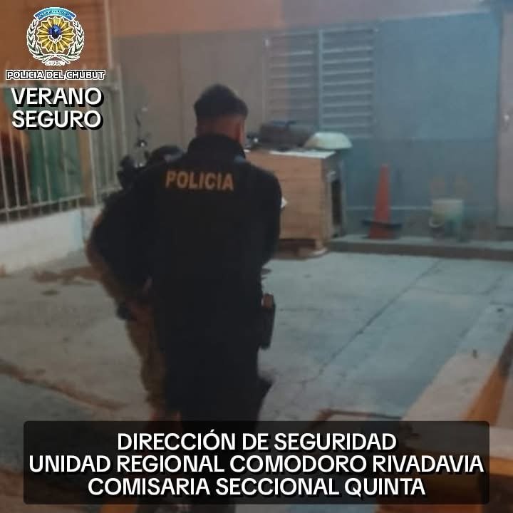 Un menor de 13 años ingresó a un patio para robar una bicicleta mientras un mayor hacía de campana