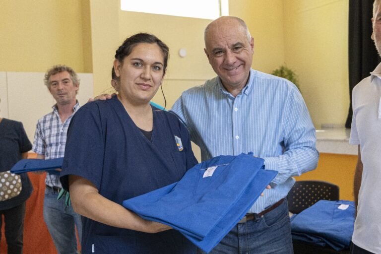 Entregan cerca de 3.000 prendas confeccionadas en el Centro de Promoción Laboral