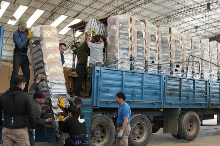 Provincia renovará mobiliario escolar con una inversión que supera los $700 millones