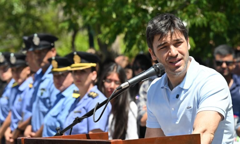 Torres entregó reconocimientos a más de 80 nuevos agentes de la Policía