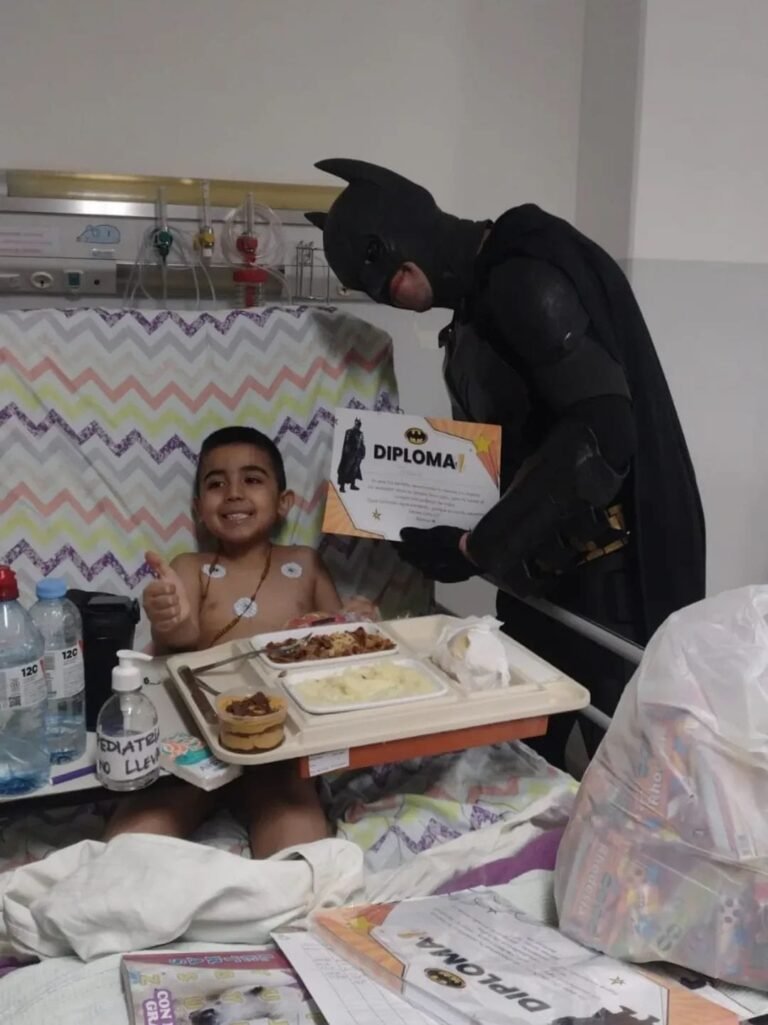 Solidaridad de Navidad: “Batman” impulsa una colecta para los niños del Hospital