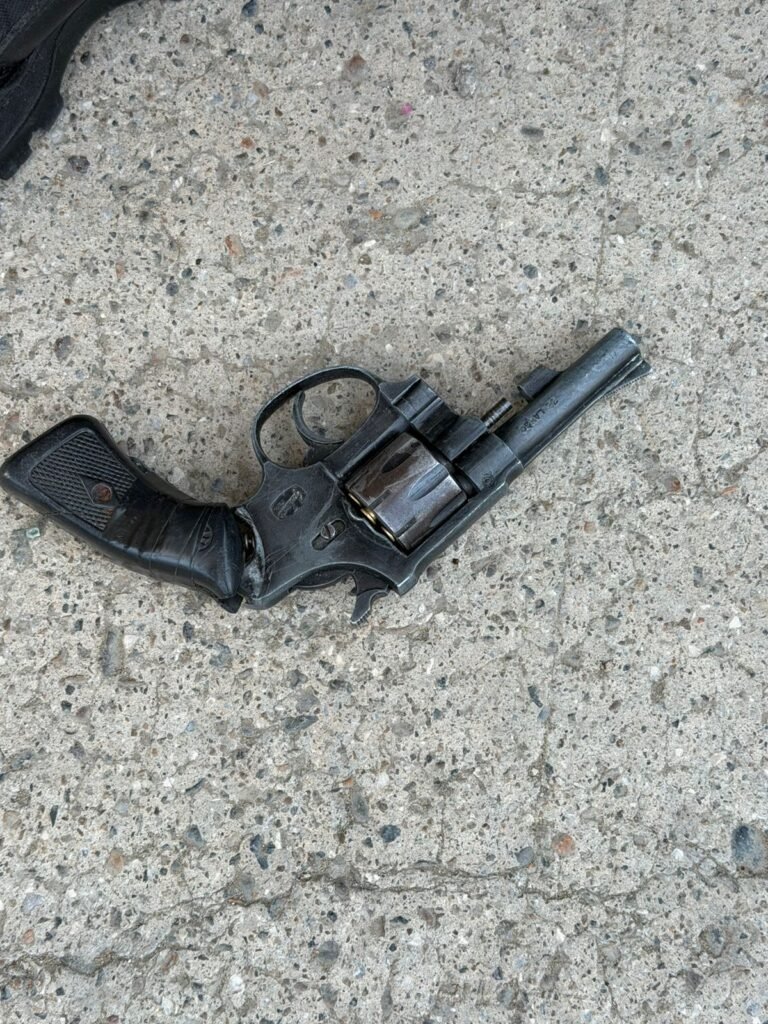 Alarma en el barrio Jorge Newbery: conocido delincuente disparó al aire y fue detenido tras intentar huir