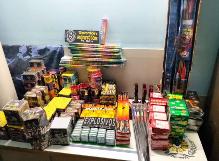 Secuestran gran cantidad de pirotecnia y un arma de fuego durante operativos en el Valle