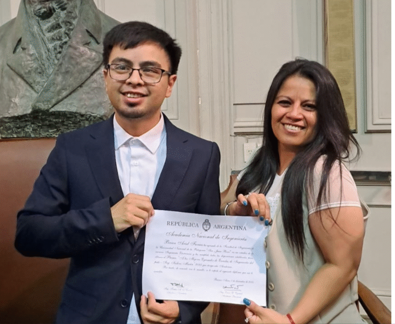 Es de Santa Cruz, se formó en la UNPSJB y fue premiado por la Academia Nacional de Ingeniería