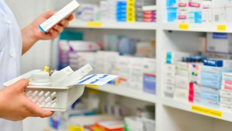 Farmacias priorizan a pacientes oncológicos y crónicos pese a la deuda de SEROS