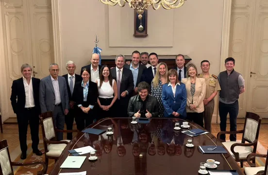 El Presidente habilitó un aumento para ministros y altos funcionarios