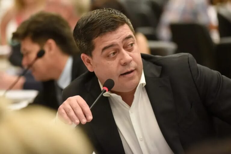 Treffinger confundió Puerto Patriada con una localidad y generó críticas en redes