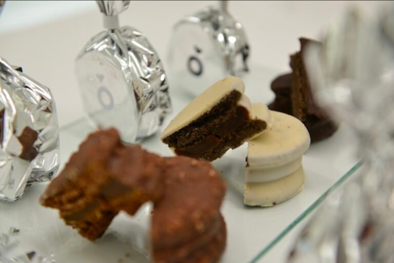 Llega a Comodoro el Kilómetro del Alfajor Argentino