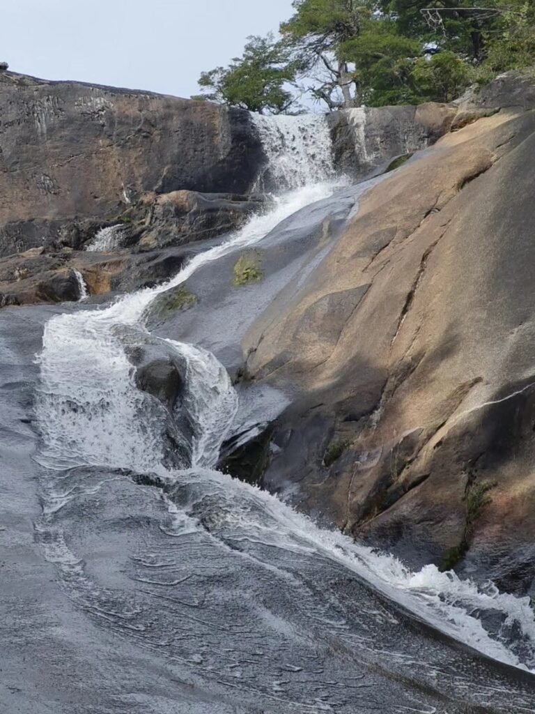 Tragedia en un Parque Nacional: una turista murió tras accidentarse en la Cascada del Brazo Tristeza