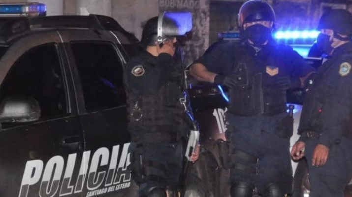 Un joven se enojó con un amigo porque se sacó una foto con su novia y lo apuñaló