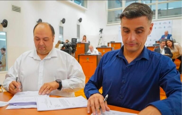 Gómez y Bustamante exigen suspender todos los eventos festivos del año para asistir a los damnificados del cerro Hermitte