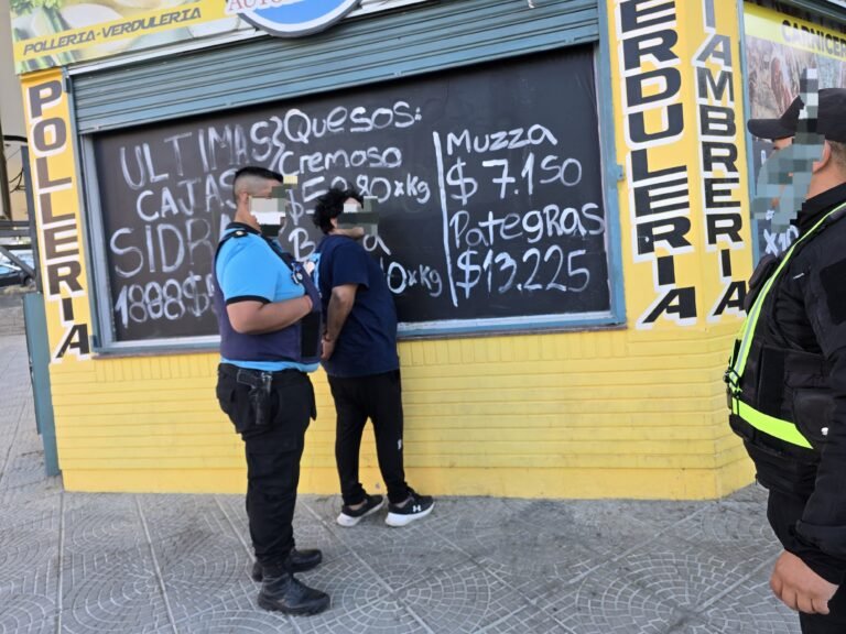 Amenazó, insultó a policias y los invitó a pelear en medio de un control, terminó en un calabozo