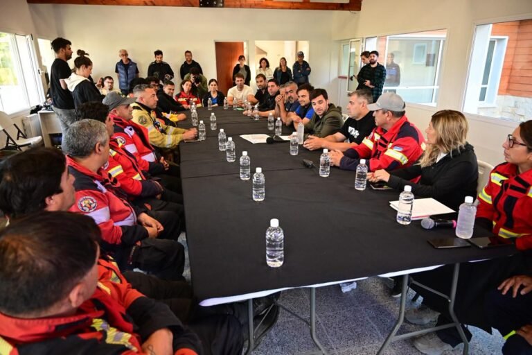 El fuego consumió 24 viviendas, además de una estancia y dos complejos turísticos