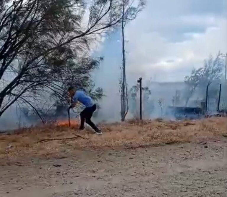 Intervención heróica en Km 12: Un capellán evitó que un incendio alcanzara viviendas de madera