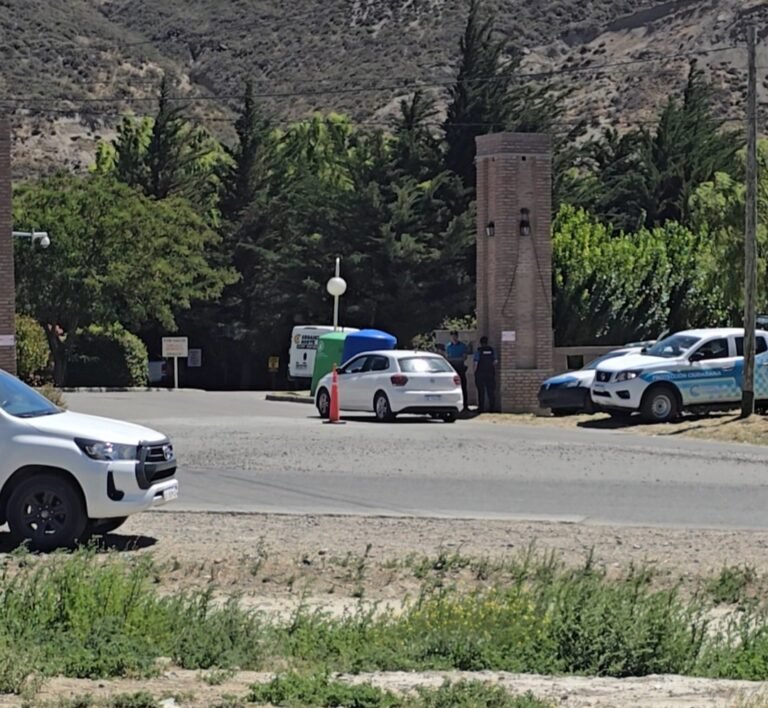 Ordenan la autoevacuación inmediata del Barrio Médanos por riesgos en el Cerro Hermitte