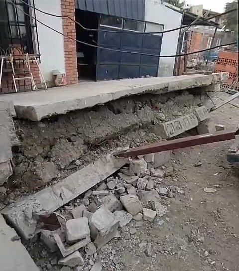 “Corremos peligro”: Vecinos del barrio Sismográfica se declaran en emergencia por el avance de grietas y derrumbes