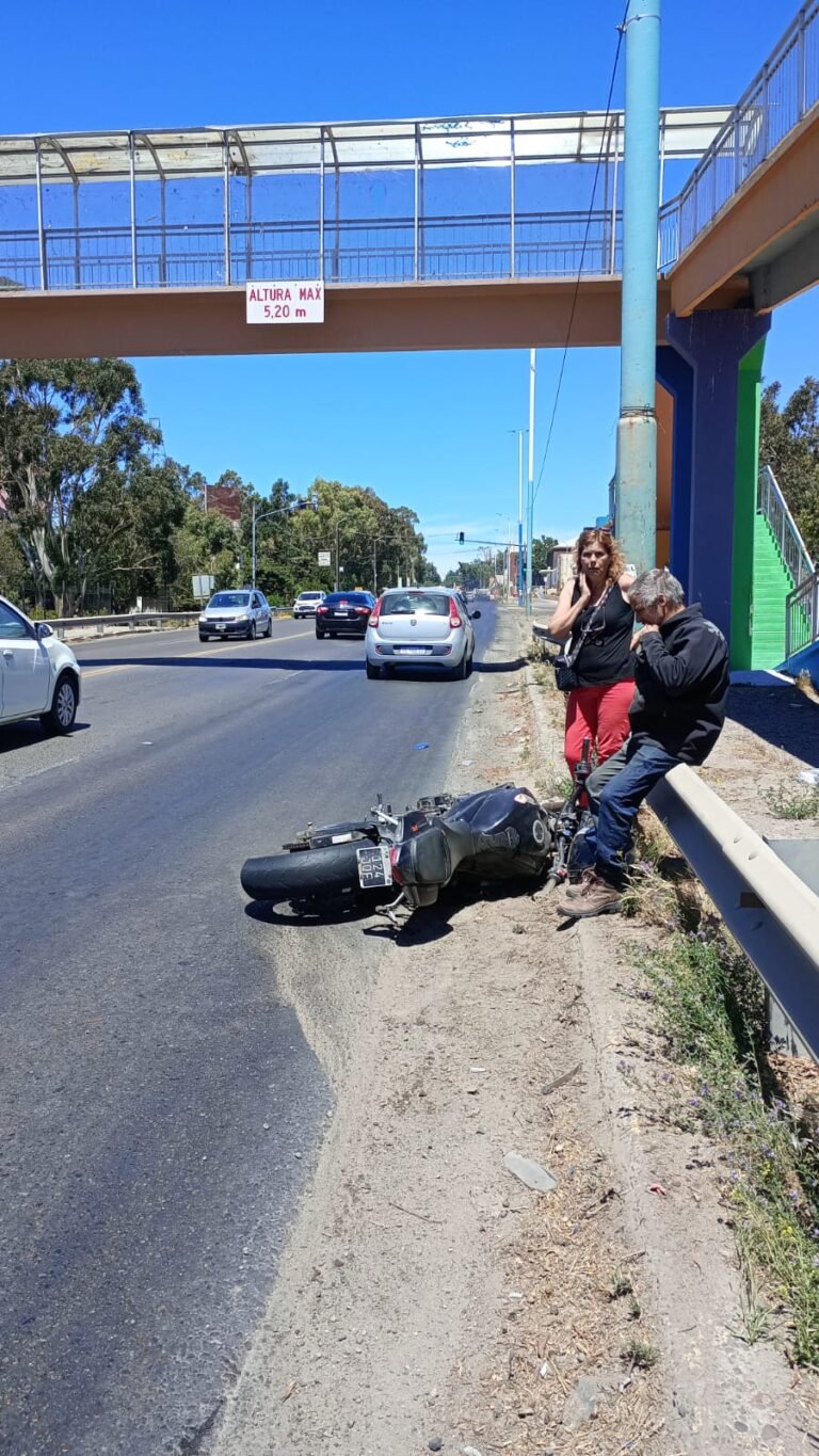 Un motociclista resultó herido tras chocar con un auto en Km 3