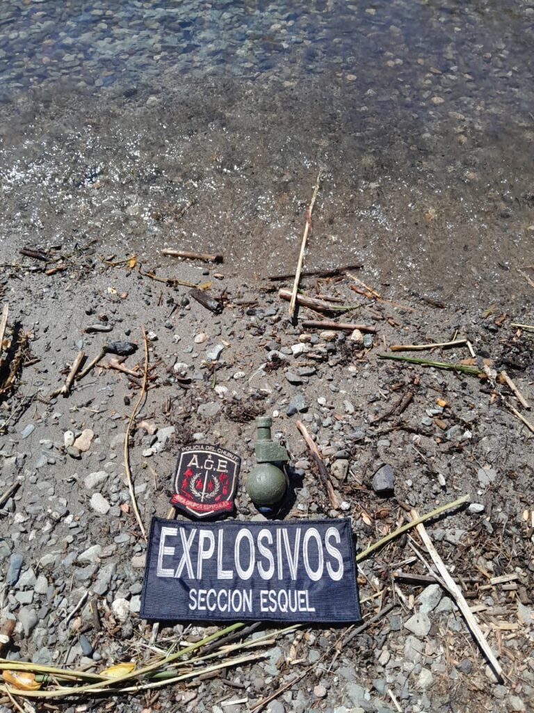 Seis granadas de mano fueron halladas y secuestradas en el fondo del Lago Epuyén