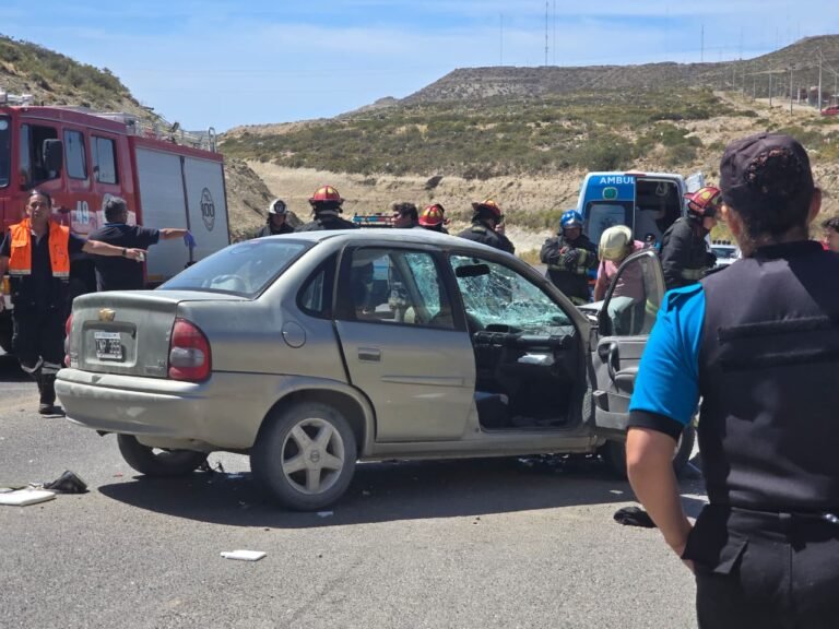 Choque en el Roque González: la conductora del Corsa llegó al hospital inconsciente con fracturas múltiples