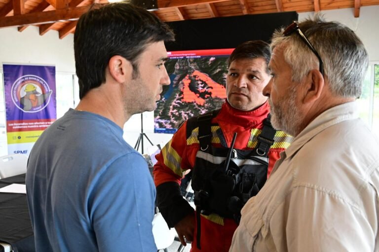 Puerto Patriada: el incendio está controlado en un 85% y continúa el operativo