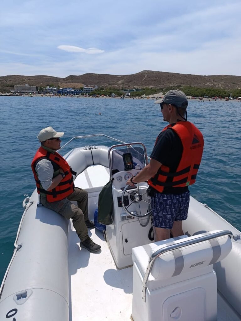 Supervisan desde el mar las actividades turísticas en Península Valdés