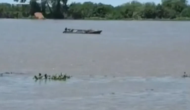 Horror: encontraron a dos hombres asesinados a balazos en una lancha a la deriva