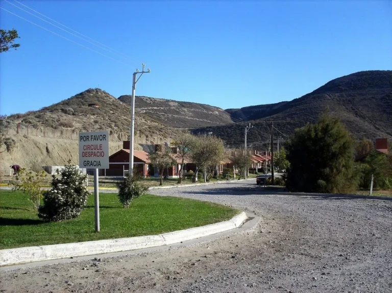 Recomiendan la autoevacuación preventiva del barrio Médanos por riesgo en el Cerro Hermitte