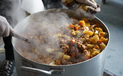 El Club Saavedra organiza una olla popular para las familias evacuadas del barrio Sismográfica