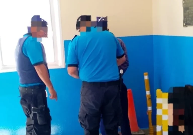 Fue a denunciar un robo y terminó detenido: tenía pedido de captura