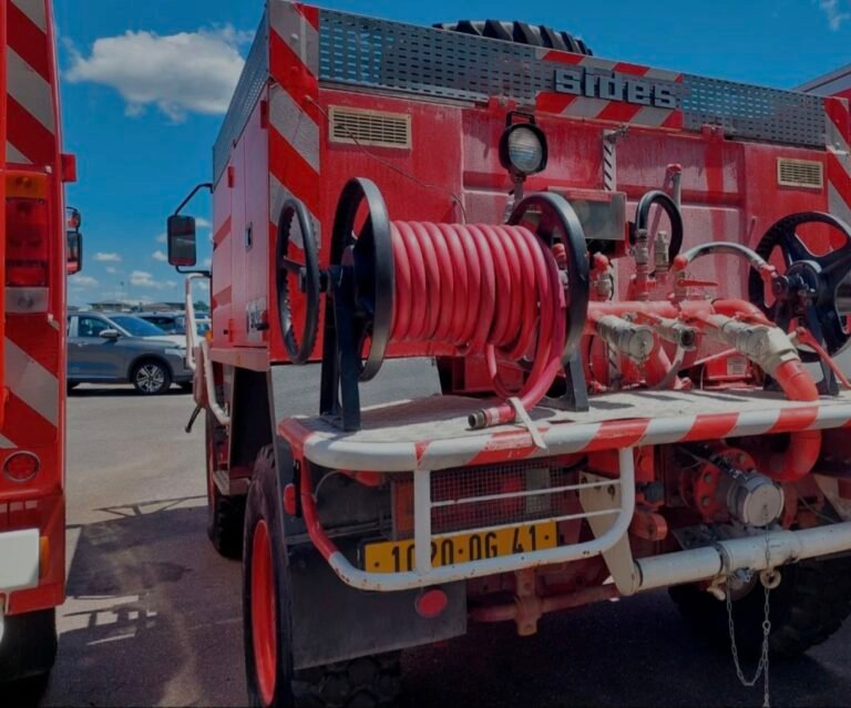 Bomberos de El Maitén piden plata para destrabar un autobomba varado en la aduana