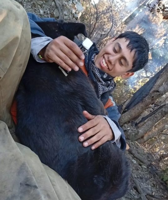 Es de Caleta Olivia, fue a combatir los incendios en la Cordillera y necesita ayuda para regresar