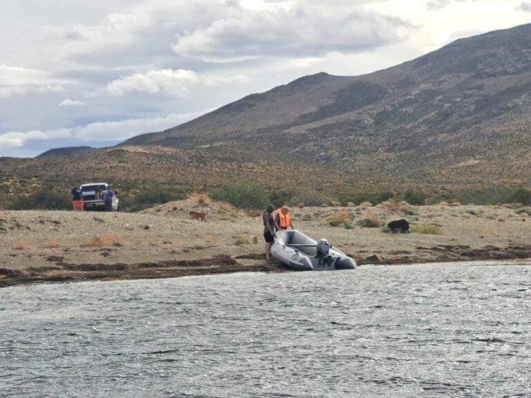 Exitoso rescate en el Lago Musters: dos hombres fueron hallados tras desaparecer en un gomón