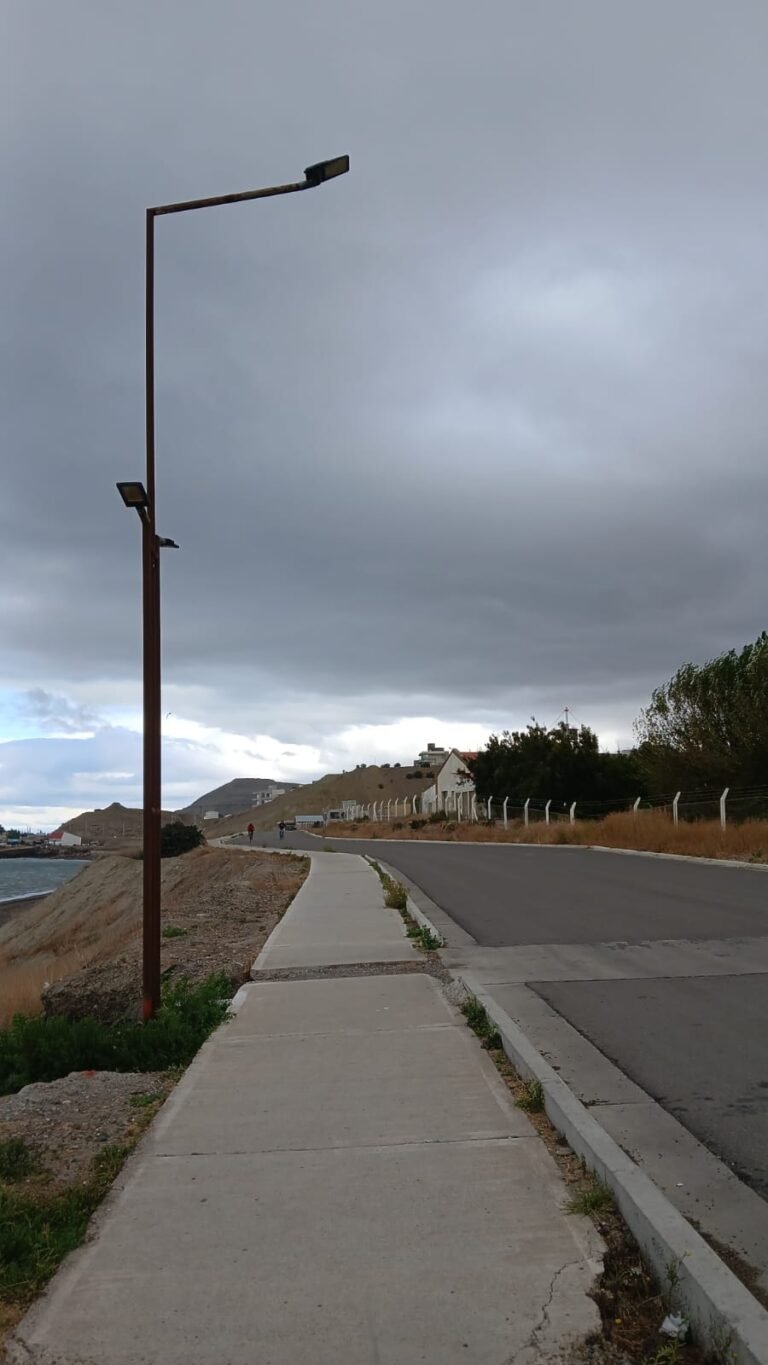 Falta de iluminación y miedo: vecinos exigen luces en el camino Ara San Juan