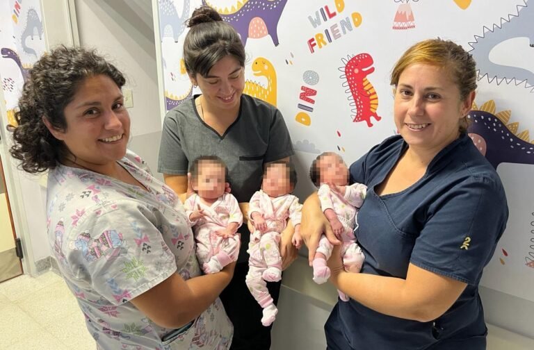 Emoción y agradecimiento: las trigemelas dejaron Neonatología tras 39 días de cuidados