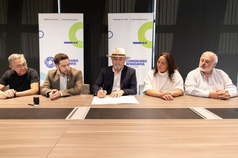 Othar firmó un convenio para implementar la generación distribuida de energía renovable