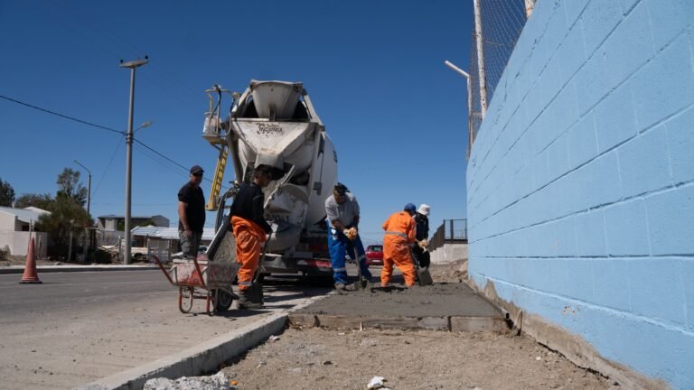 Mejoran la circulación peatonal en barrio Moreno con nuevas veredas