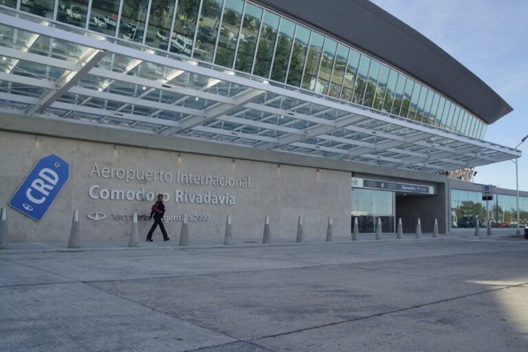 Nuevo paro de controladores aéreos: habrá restricciones en los despegues desde el jueves