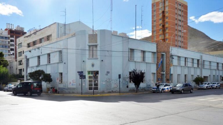 Le robaron el celular a una jubilada en su propia casa y realizaron préstamos por $5 millones